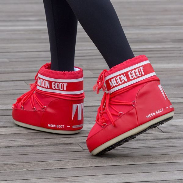 Moon Boot Red