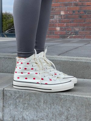 Кеди Converse Chuck 70 Embroidered Lips White A01601C 1019 фото