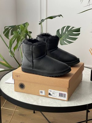 Ugg Short ZIP Black Leather 0375 фото