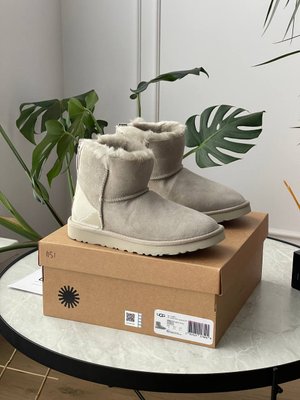 Ugg Mini Lacquer Zip Light Grey 1151 фото