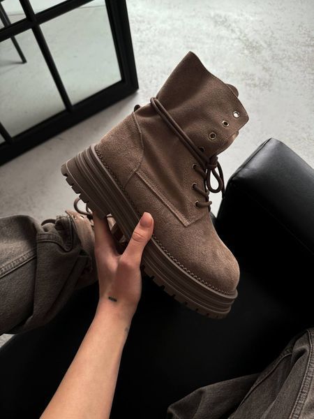 Miu Miu Boots Light brown M002 фото