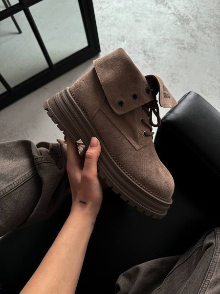 Miu Miu Boots Light brown M002 фото