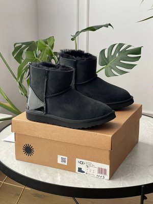 Ugg Mini ZIP Black Lacquer 1115 фото