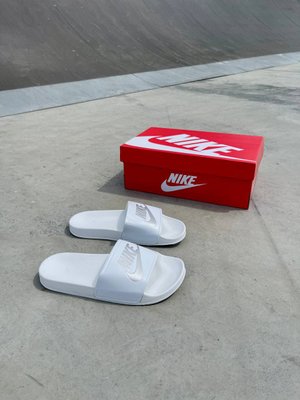 Шльопанці Nike Slides Silver Logo 0449 фото