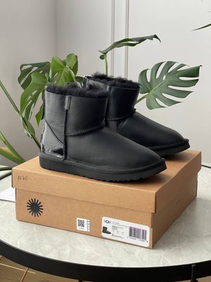 Ugg Short ZIP Black Leather 1070 фото