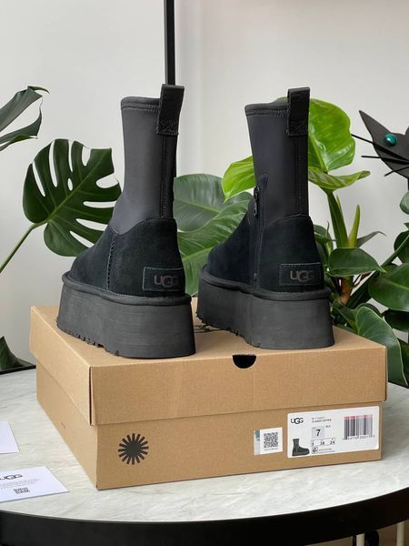 UGG Classic Dipper Boot Black