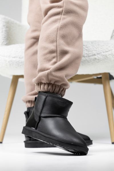 UGG MINI BLACK LACQUER 1046 фото