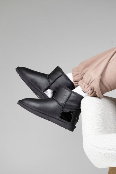 UGG MINI BLACK LACQUER 1046 фото