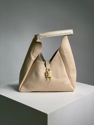 Сумкa Givenchy G-Hobo Medium Leather Cream 33003 фото