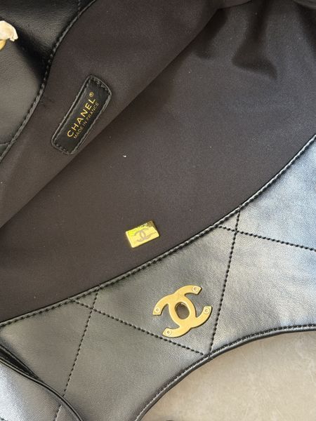 Chanel 25S Maxi Tote Bag in Black