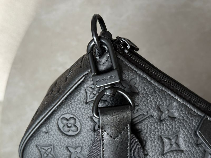 Louis Vuitton Pochette Accessoire XL Monogram Embossed Leather 77281 фото