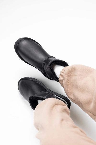 UGG MINI BLACK LACQUER 1046 фото