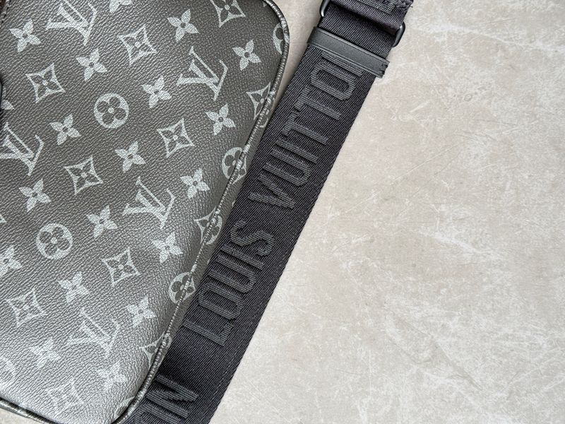 Louis Vuitton Pochette Accessoire XL Monogram Eclipse Grey 77282 фото