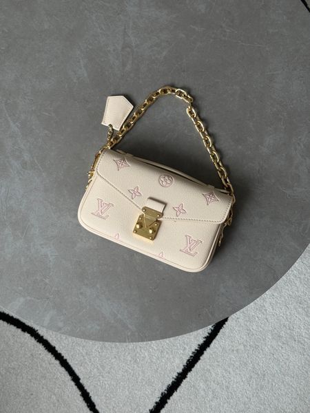 Louis Vuitton Pochette M&eacute;tis East West Bag Milky White/Peach 991292 фото