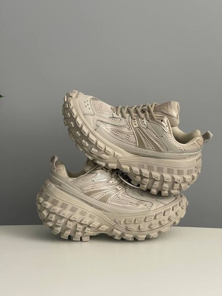 Кросівки Balenciaga Defender Beige 685611 1950 фото
